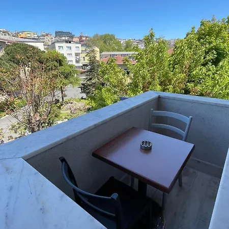 Ξενοδοχείο με διαμερίσματα Arat 4*