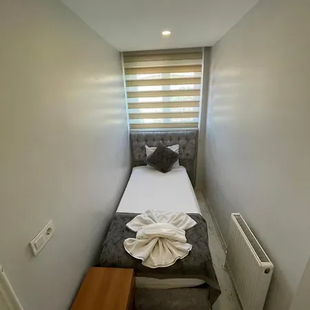 Arat Κωνσταντινούπολη