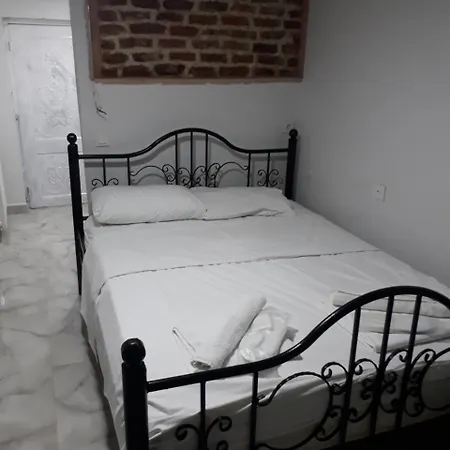 Ξενοδοχείο με διαμερίσματα Arat