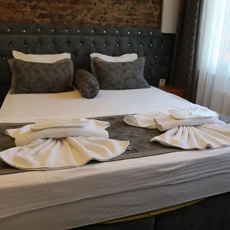 Arat Aparthotel *