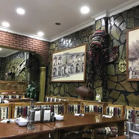 آرات أبارتمنتس 4*