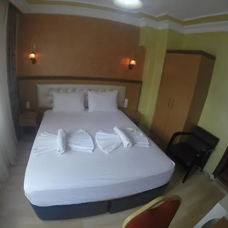 Arat Apartmanhotel 4*